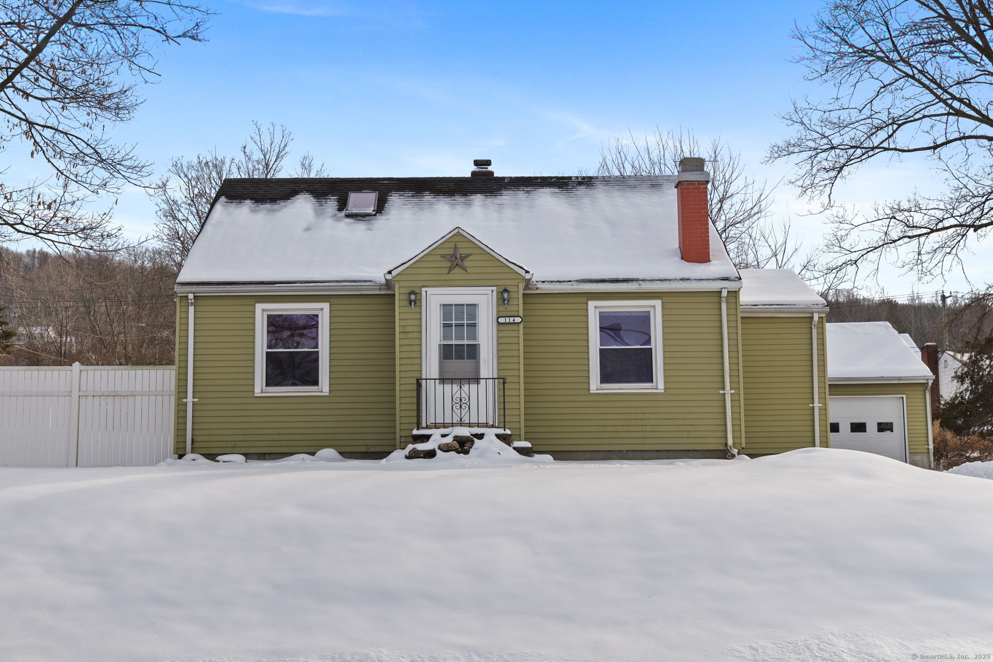 Plainville, Connecticut 06062, United States, 3 Bedrooms Bedrooms, ,1 BathroomBathrooms,Residential,Pending,3769