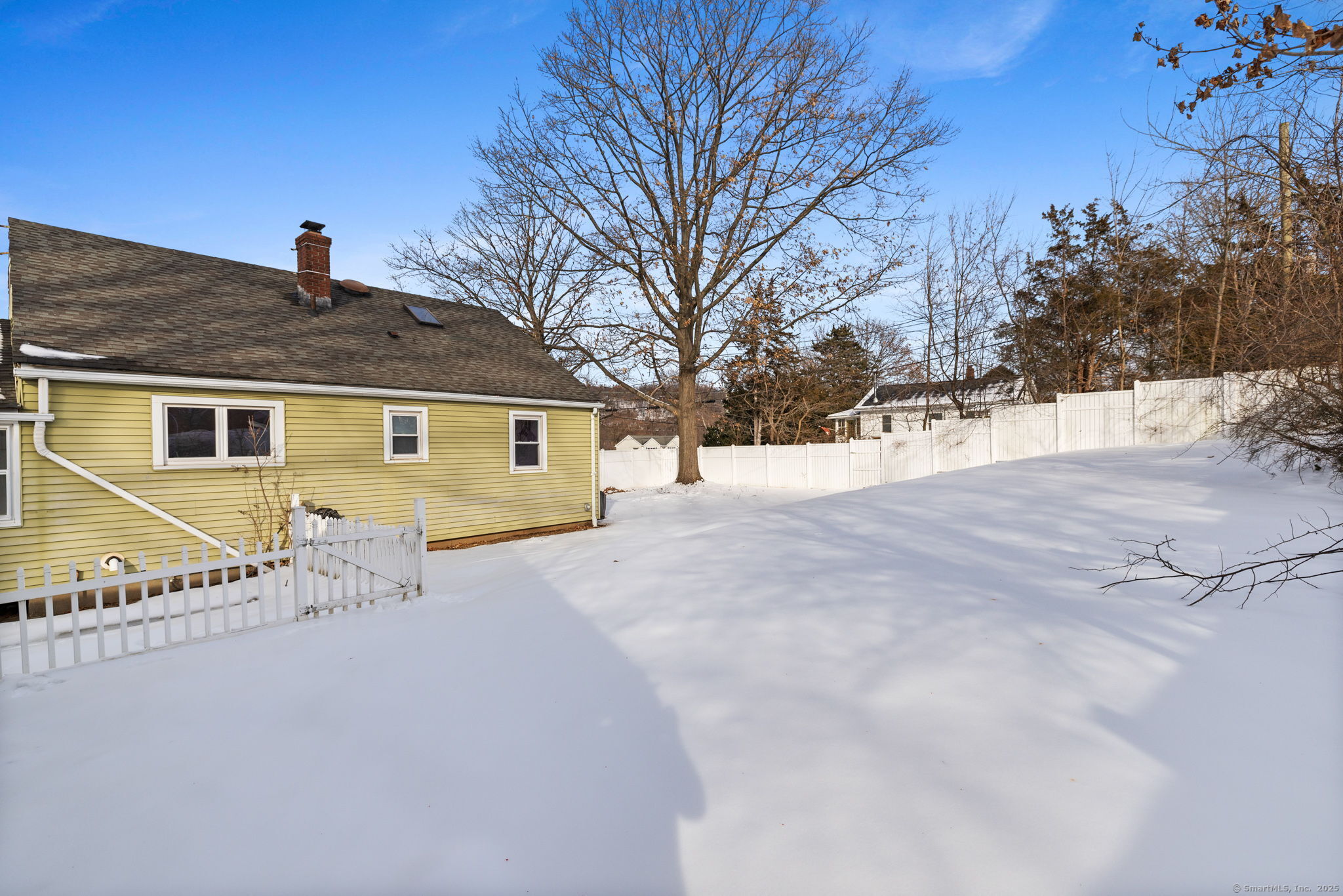 Plainville, Connecticut 06062, United States, 3 Bedrooms Bedrooms, ,1 BathroomBathrooms,Residential,Pending,3769