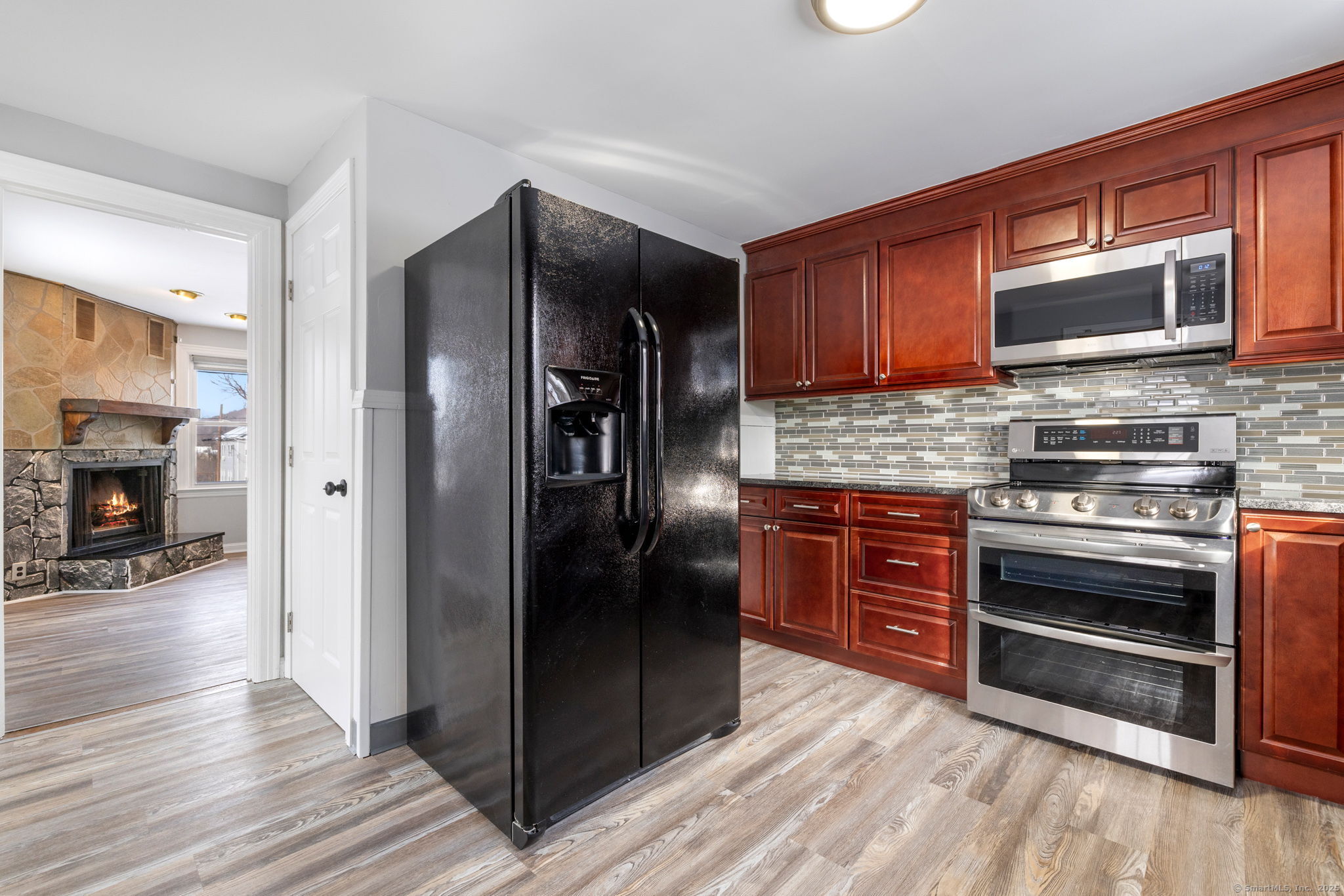 Plainville, Connecticut 06062, United States, 3 Bedrooms Bedrooms, ,1 BathroomBathrooms,Residential,Pending,3769