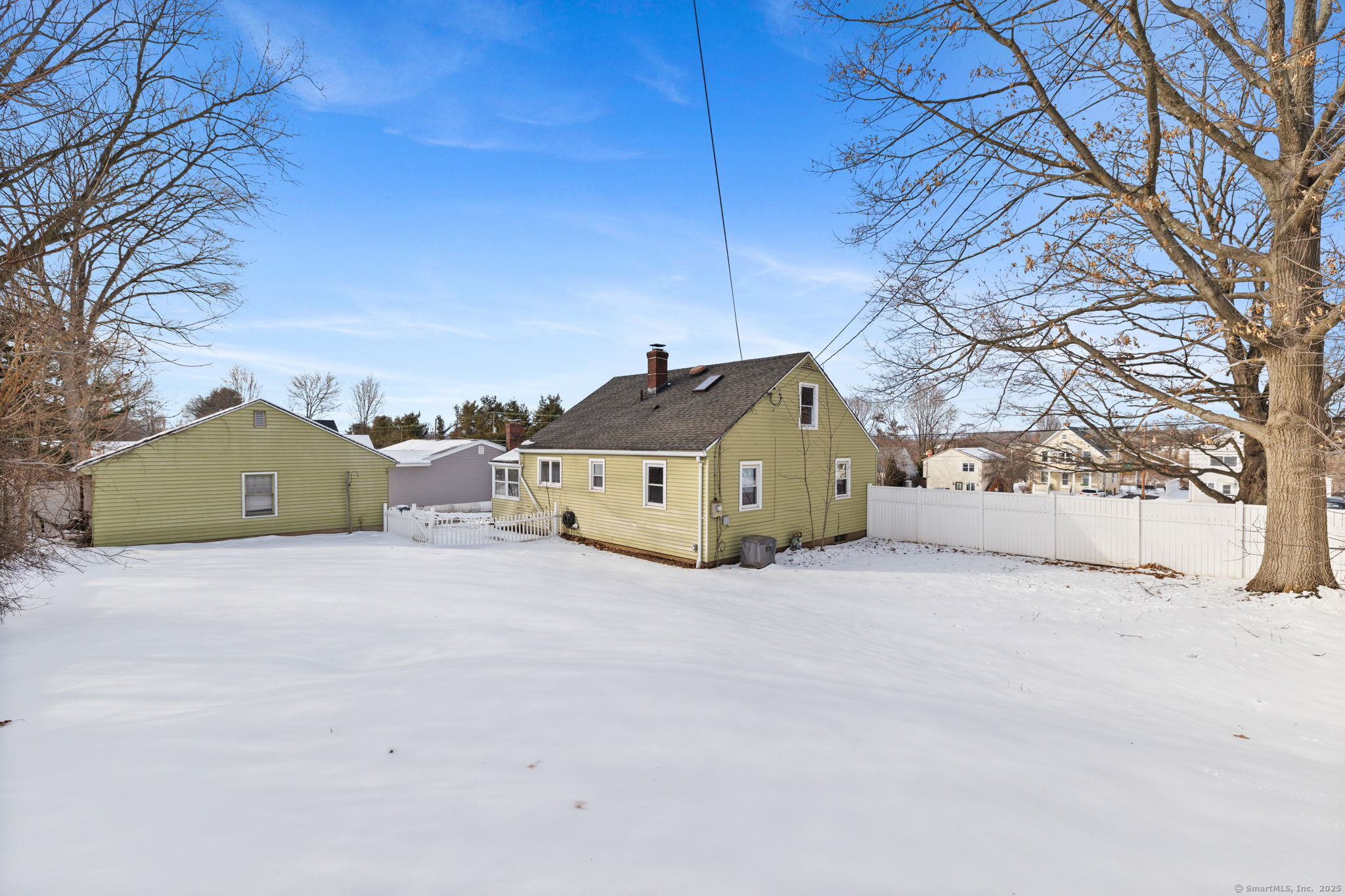 Plainville, Connecticut 06062, United States, 3 Bedrooms Bedrooms, ,1 BathroomBathrooms,Residential,Pending,3769