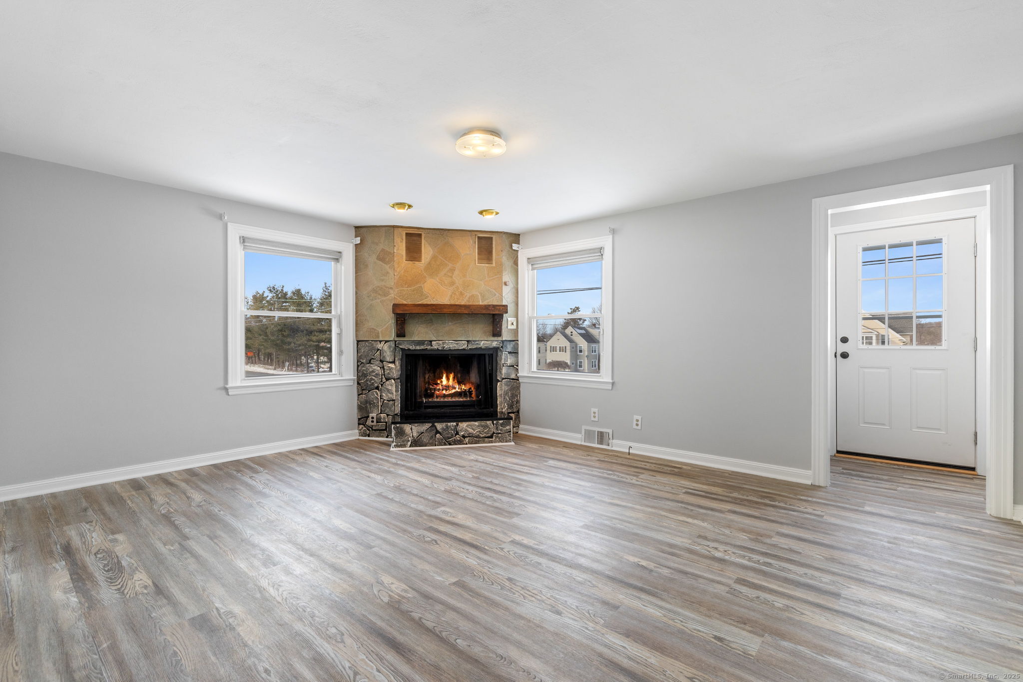 Plainville, Connecticut 06062, United States, 3 Bedrooms Bedrooms, ,1 BathroomBathrooms,Residential,Pending,3769