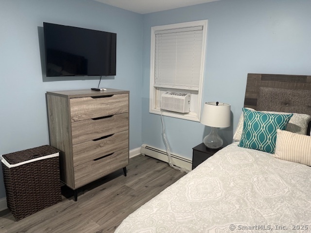 Rental Property at Sunshine Circle, Bridgeport, Connecticut - Bedrooms: 6 
Bathrooms: 3.5 
Rooms: 12  - $850 MO.