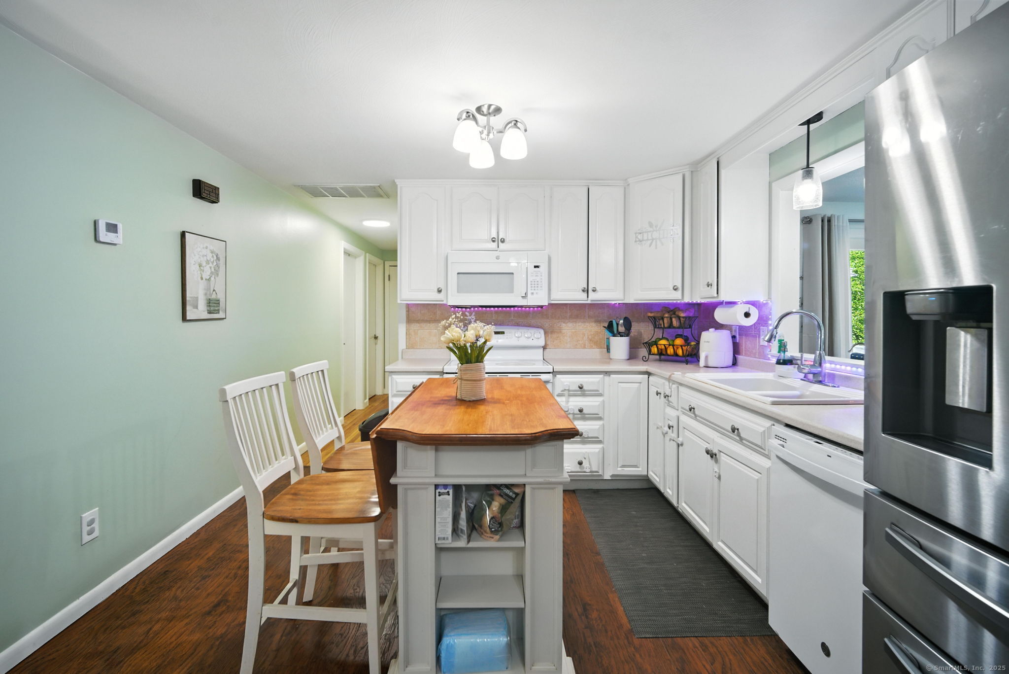 Enfield, Connecticut 06082, United States, 3 Bedrooms Bedrooms, ,1 BathroomBathrooms,Residential,Active,186490