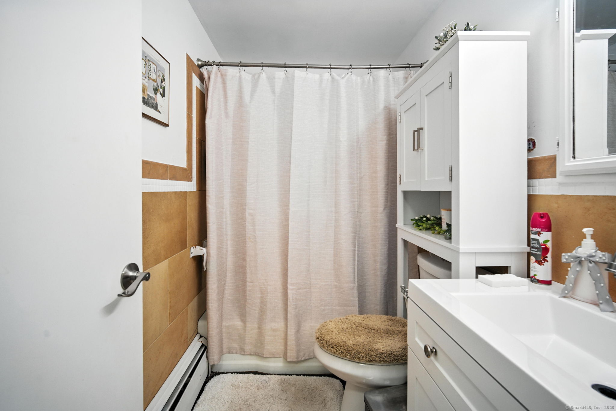 Enfield, Connecticut 06082, United States, 3 Bedrooms Bedrooms, ,1 BathroomBathrooms,Residential,Active,186490