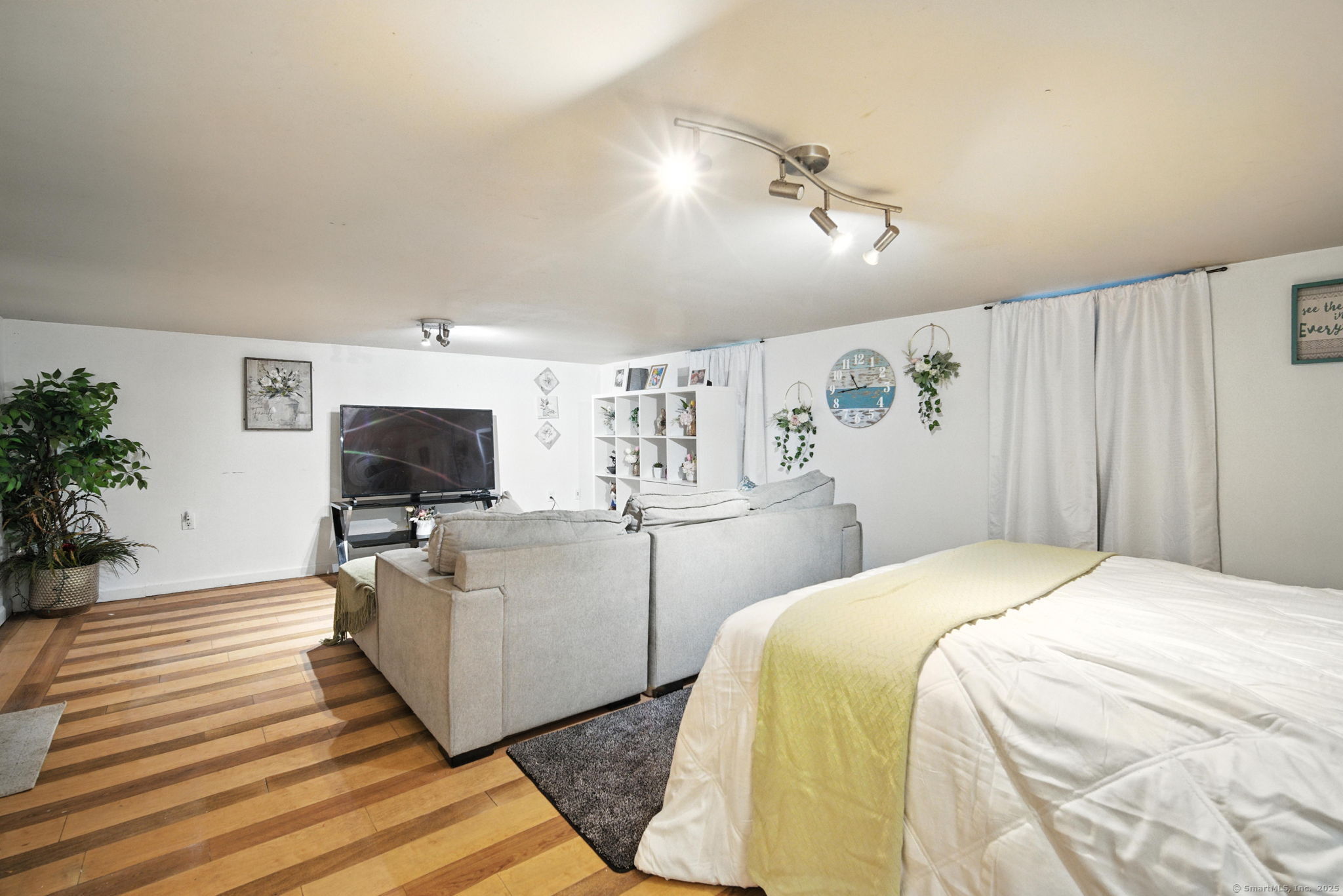 Enfield, Connecticut 06082, United States, 3 Bedrooms Bedrooms, ,1 BathroomBathrooms,Residential,Active,186490