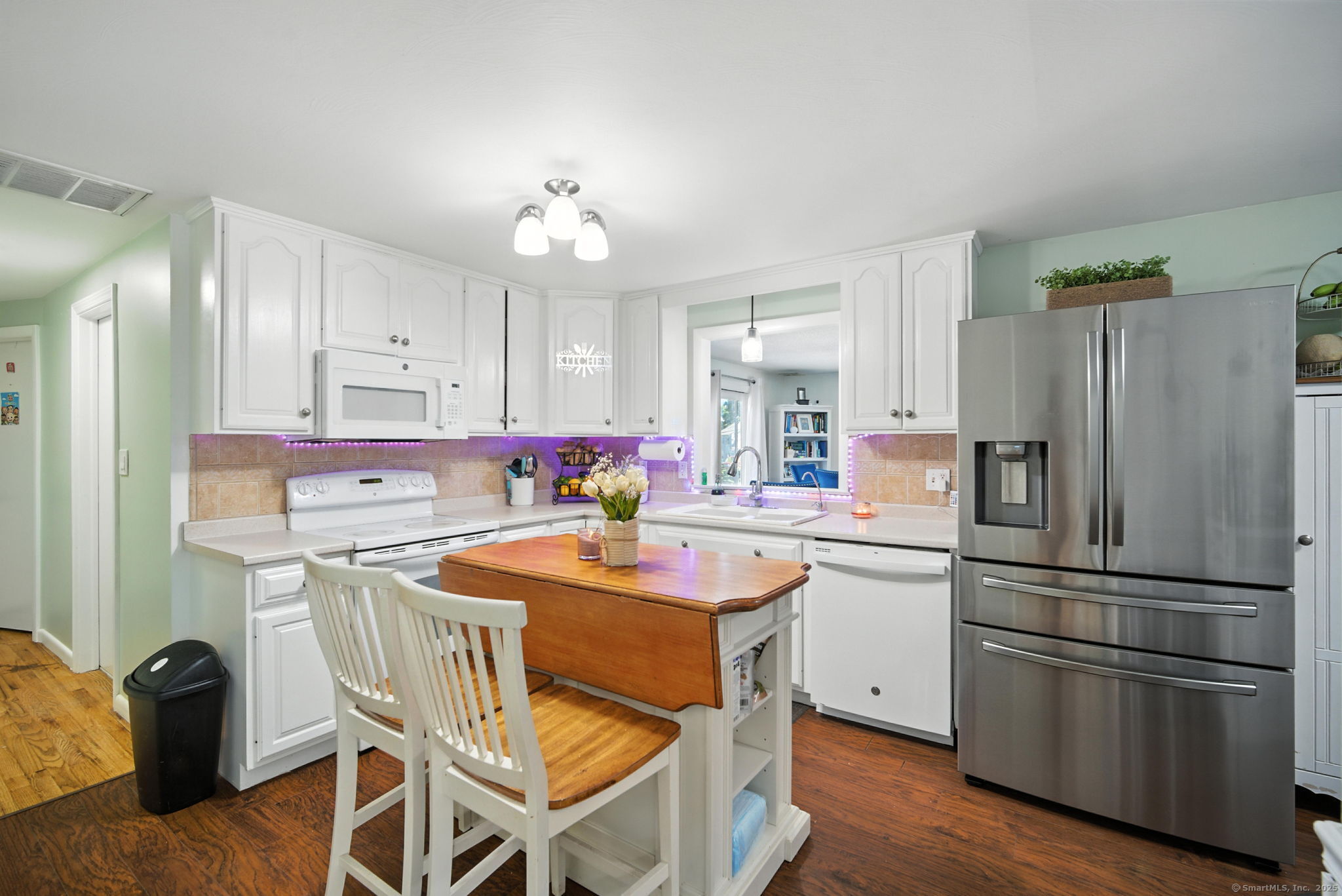 Enfield, Connecticut 06082, United States, 3 Bedrooms Bedrooms, ,1 BathroomBathrooms,Residential,Active,186490