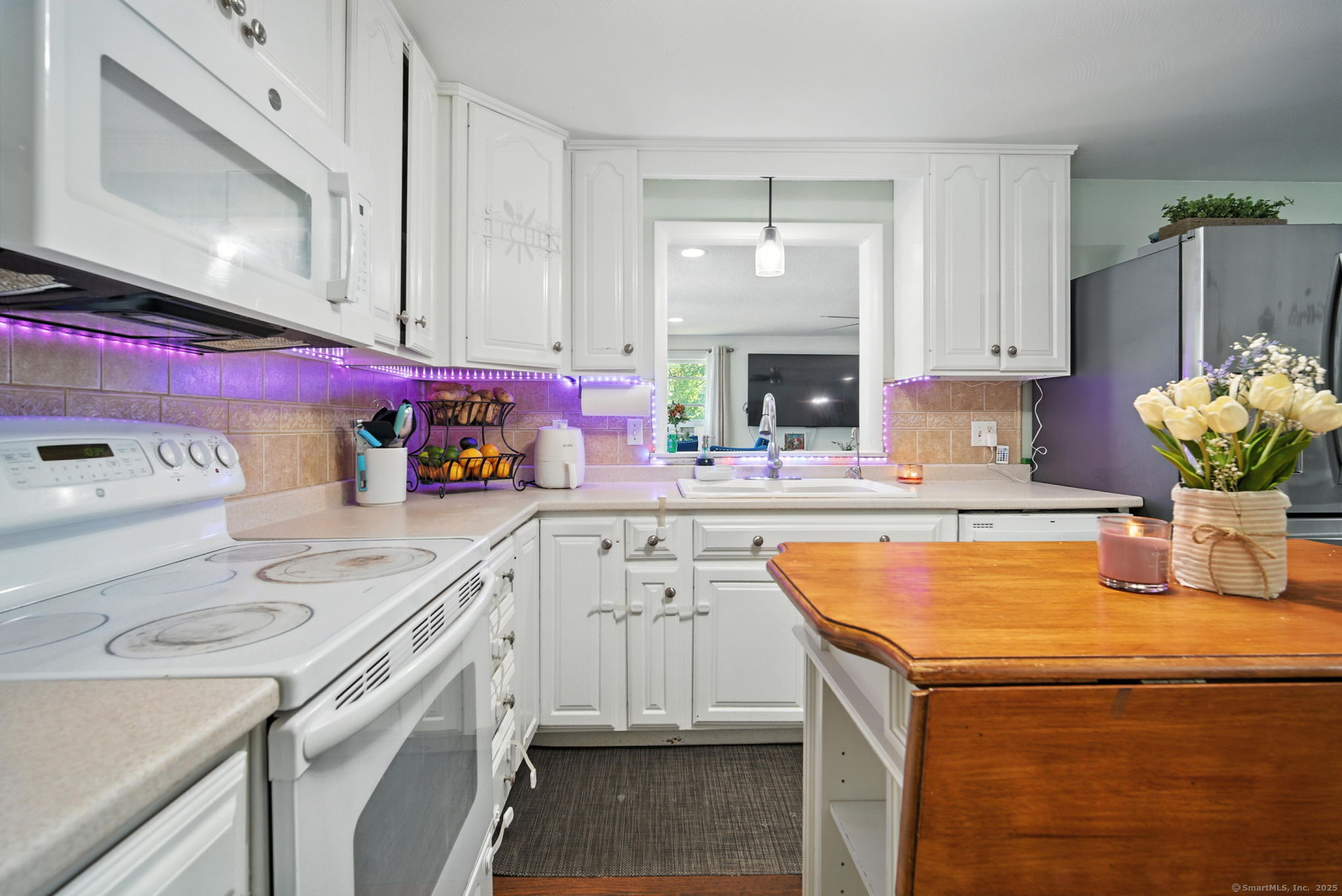 Enfield, Connecticut 06082, United States, 3 Bedrooms Bedrooms, ,1 BathroomBathrooms,Residential,Active,186490