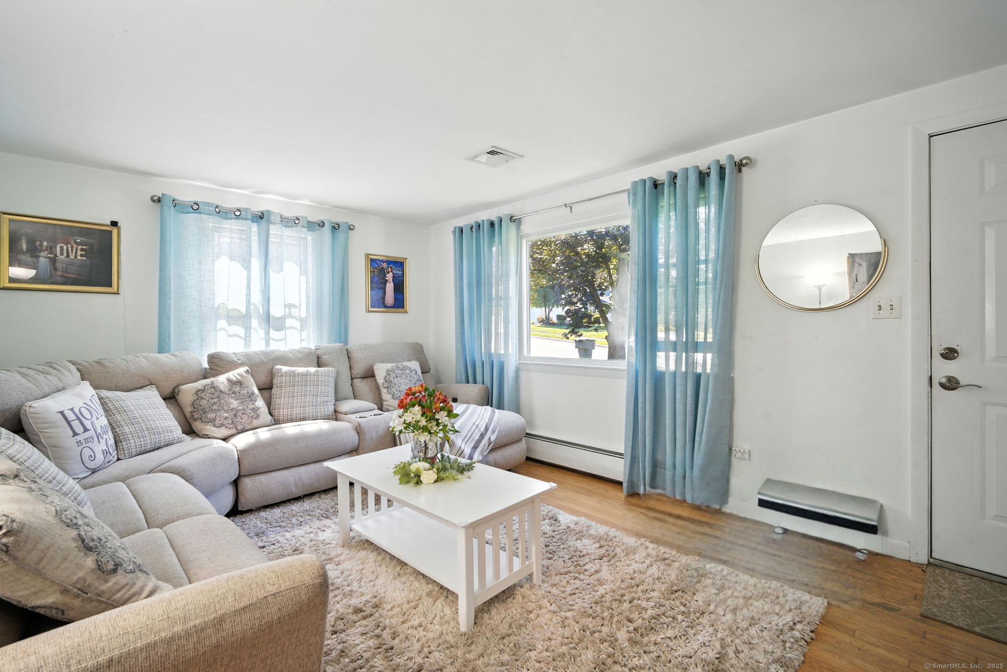 Enfield, Connecticut 06082, United States, 3 Bedrooms Bedrooms, ,1 BathroomBathrooms,Residential,Active,186490