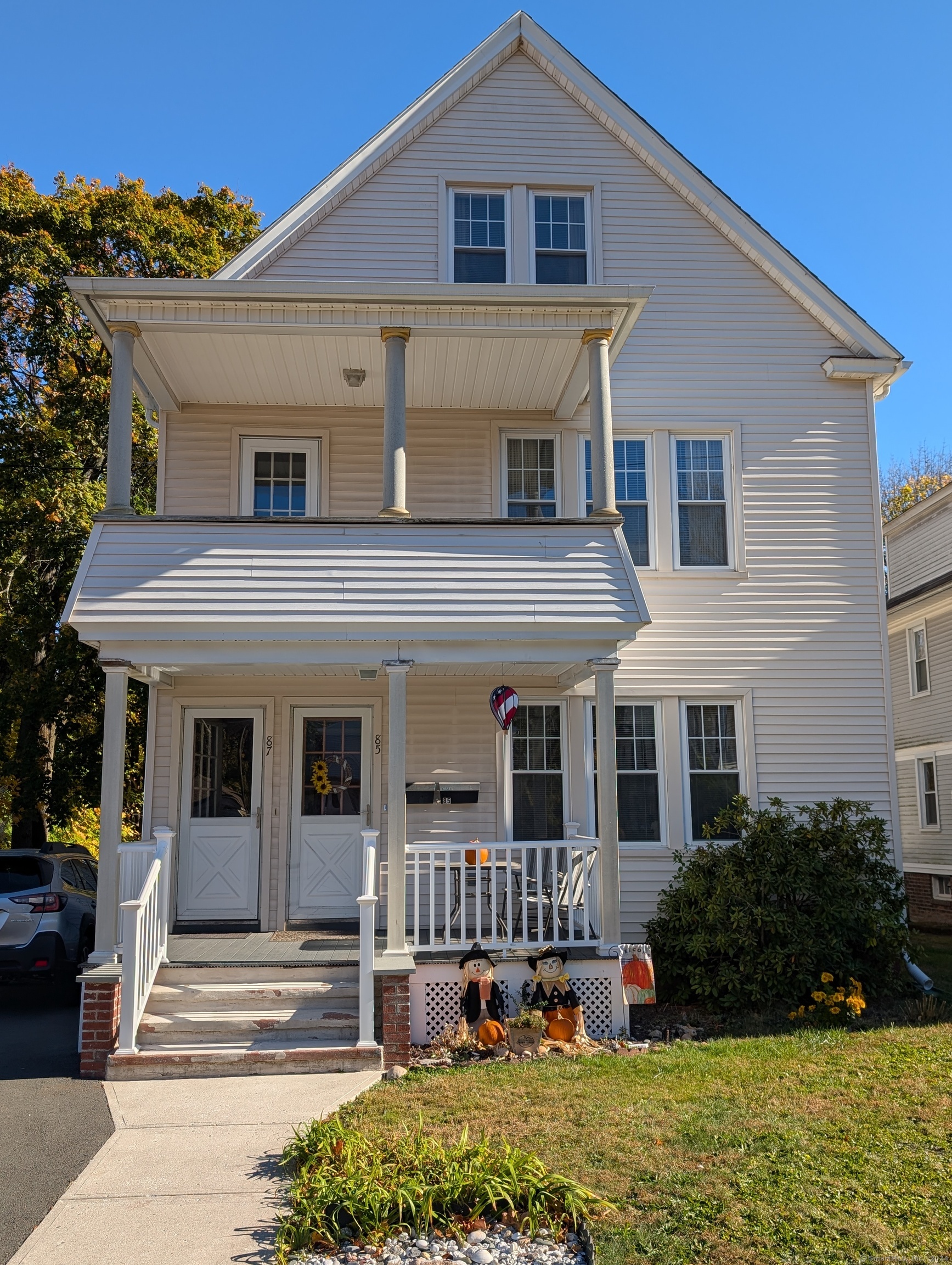 85 Morris Street, Hamden, Connecticut - 4 Bedrooms  
2 Bathrooms  
13 Rooms - 