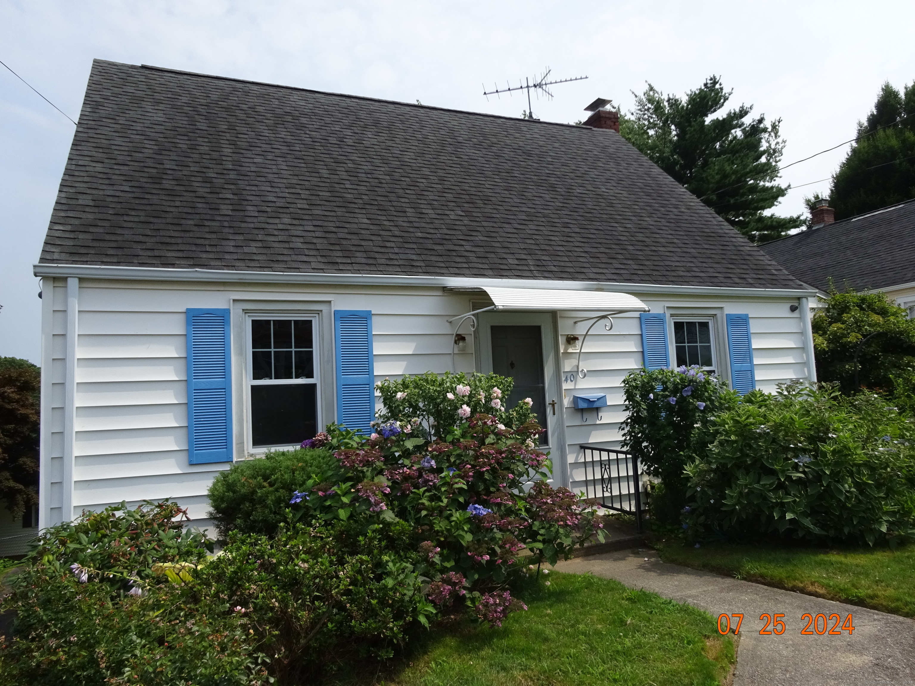 Property for Sale at 40 Magnolia Avenue, West Haven, Connecticut - Bedrooms: 3 
Bathrooms: 2 
Rooms: 5  - $325,000