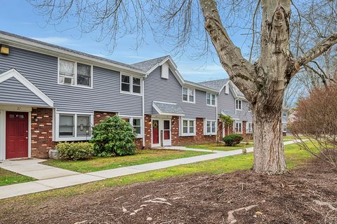 Photo of 211 E Main Street #APT 20B, Branford, CT 06405 (MLS # 24143417)