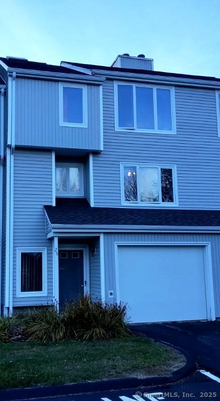 Sabin Street Apt 23, Putnam, Connecticut - 2 Bedrooms  
2 Bathrooms  
5 Rooms - 