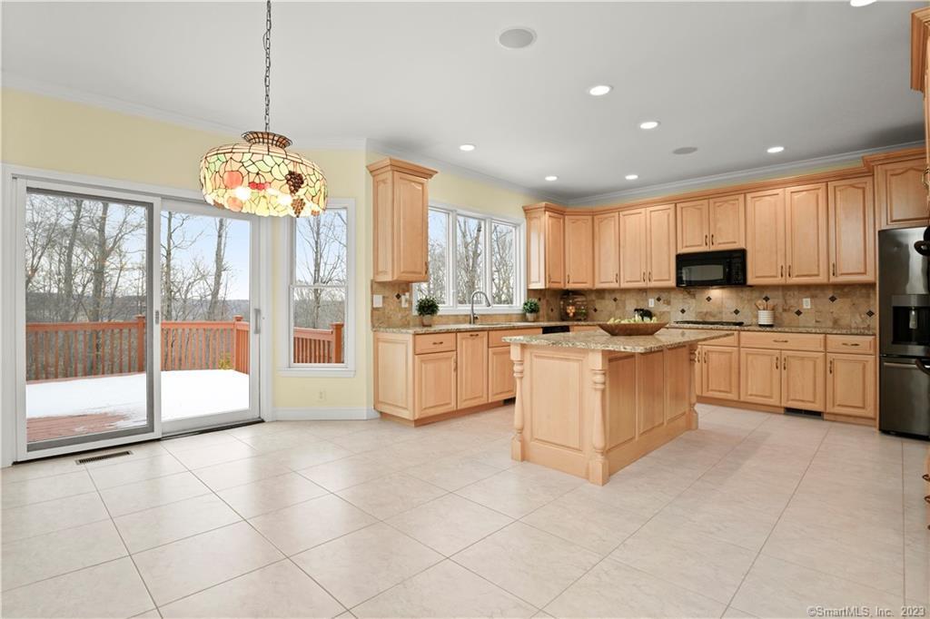 Photo 8 of 40 of 4 Winter Ridge Road house