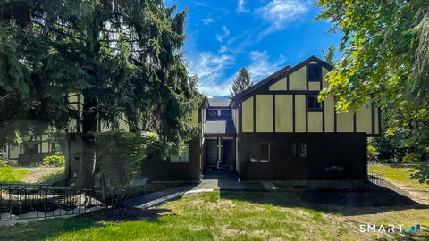 Condo For Sale - 5 Falmouth Court #5<br/> Brookfield, CT 06804
