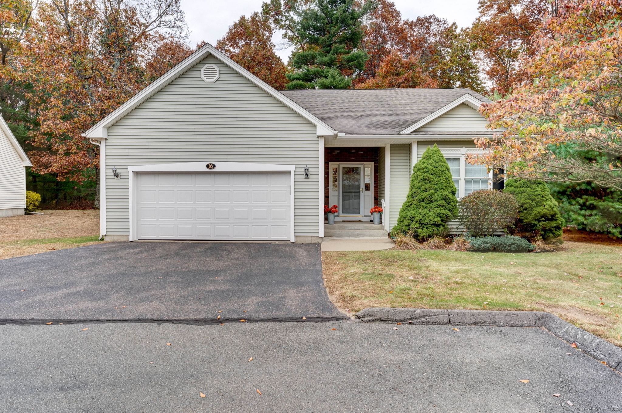 Property for Sale at 16 Merrigan Lane 16, Windsor Locks, Connecticut - Bedrooms: 2 
Bathrooms: 2 
Rooms: 5  - $316,900