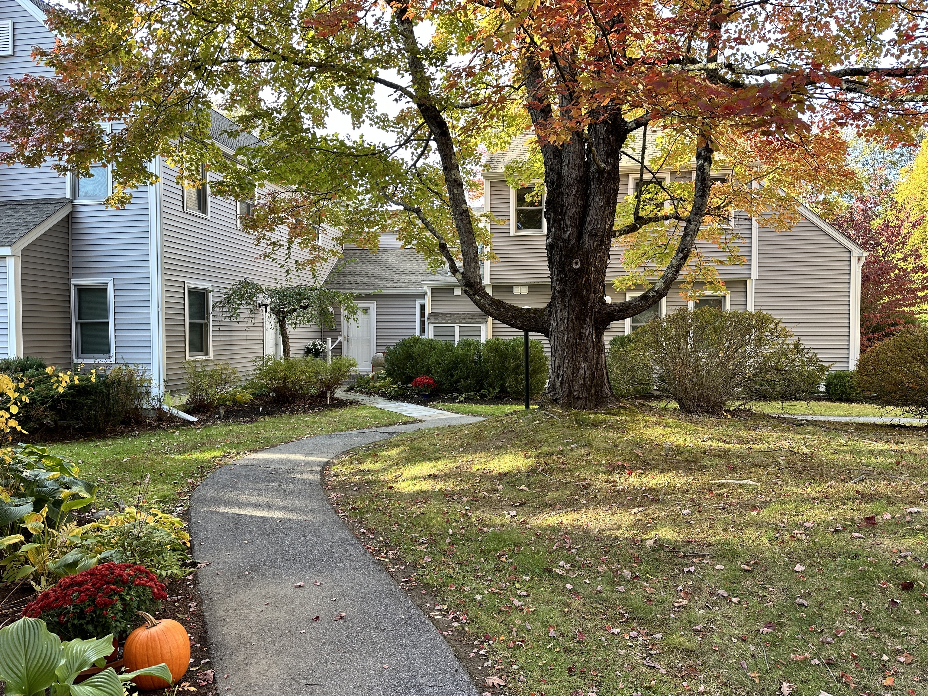 Rental Property at 87 Canaan Road 1D, Salisbury, Connecticut - Bedrooms: 2 
Bathrooms: 3 
Rooms: 6  - $3,900 MO.