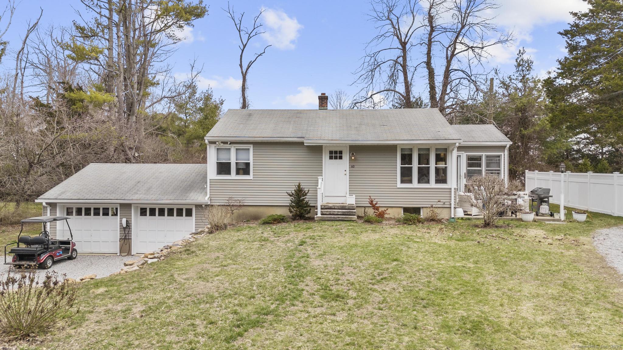 Harbor View Road, Guilford, Connecticut - 2 Bedrooms  
1 Bathrooms  
5 Rooms - 