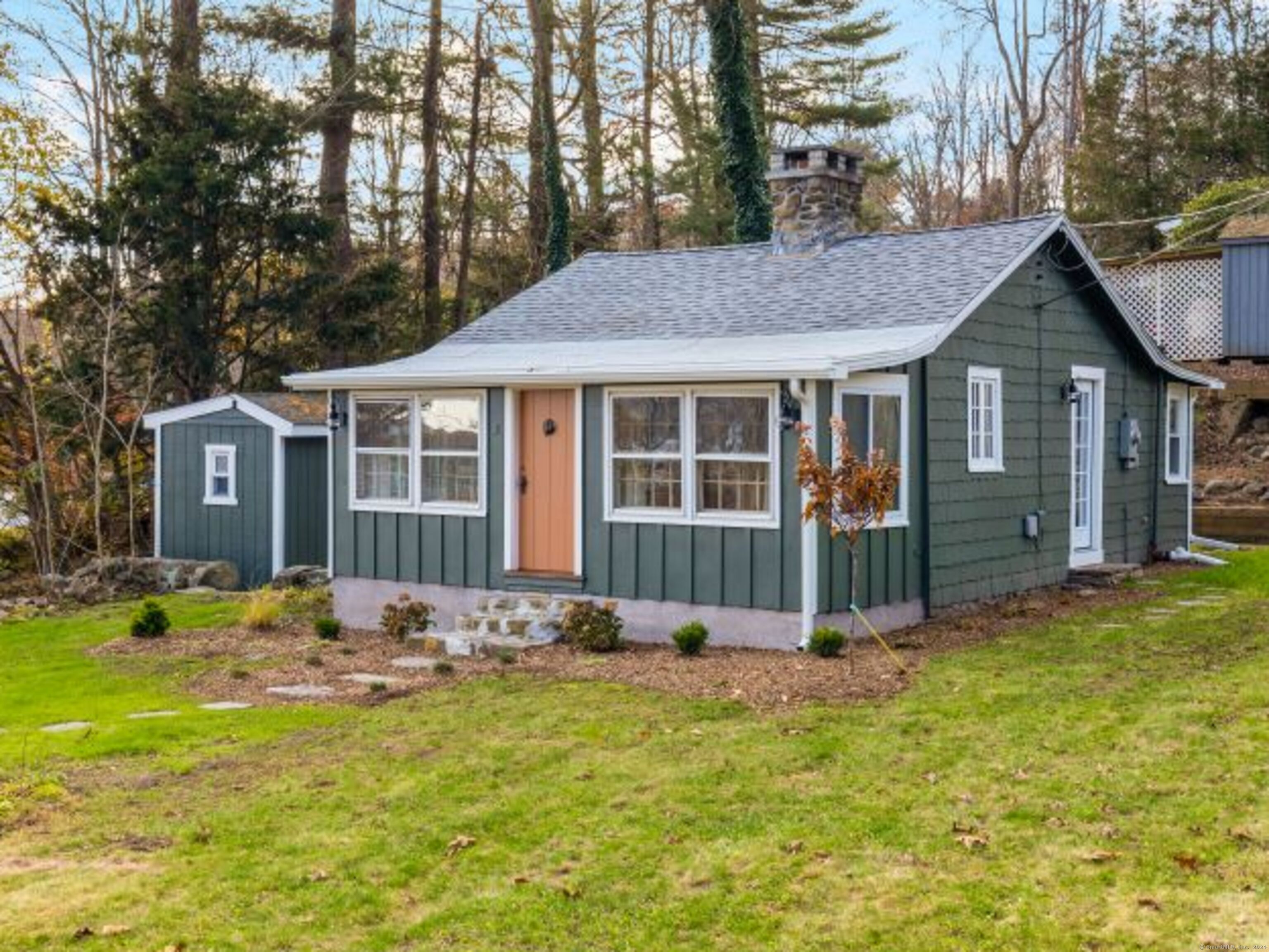 5 Old Clark Hill Road, East Hampton, Connecticut - 1 Bedrooms  
1 Bathrooms  
4 Rooms - 