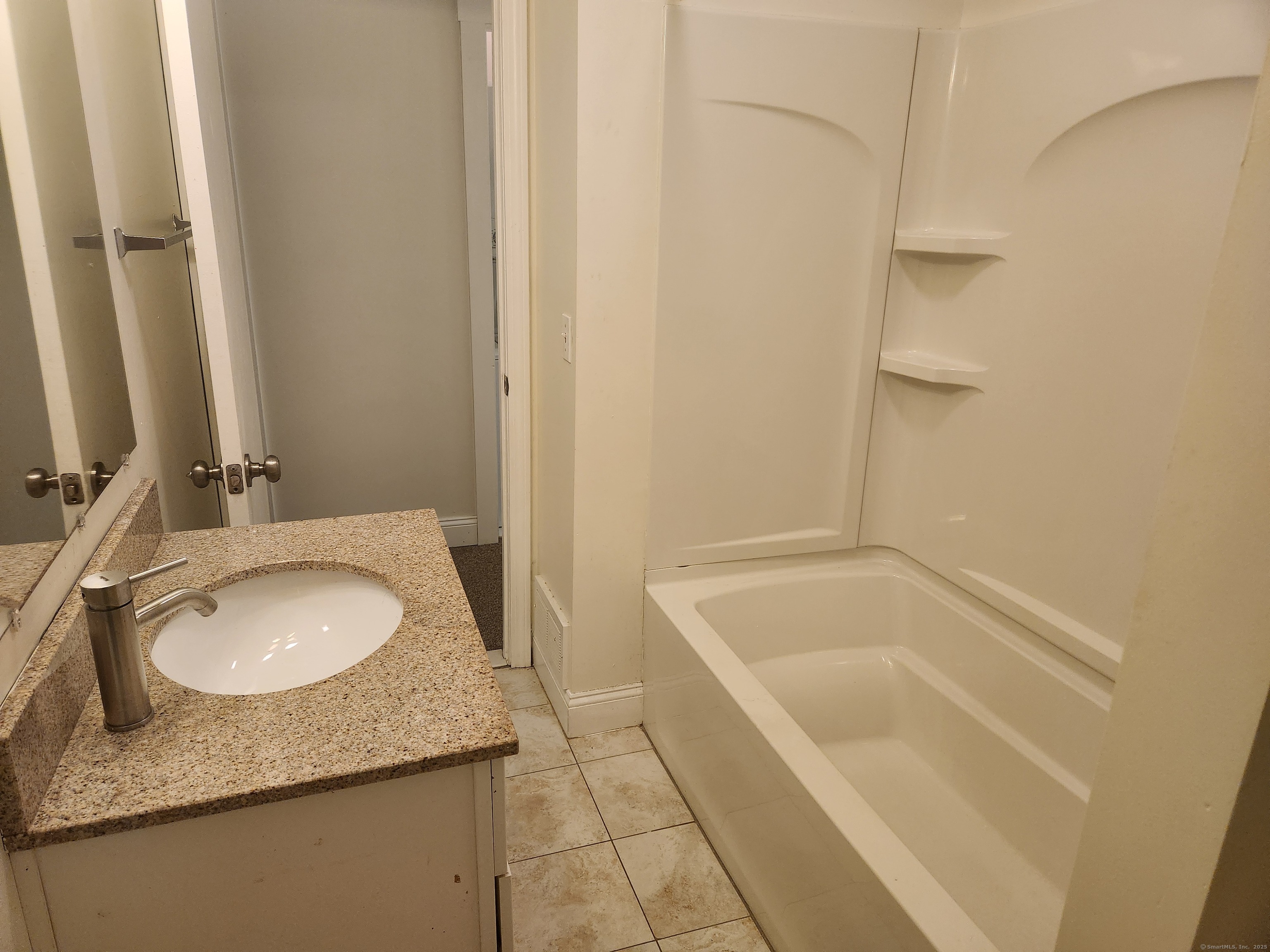 Norwich, Connecticut 06360, United States, 4 Bedrooms Bedrooms, ,3 BathroomsBathrooms,Residential,Active,174167