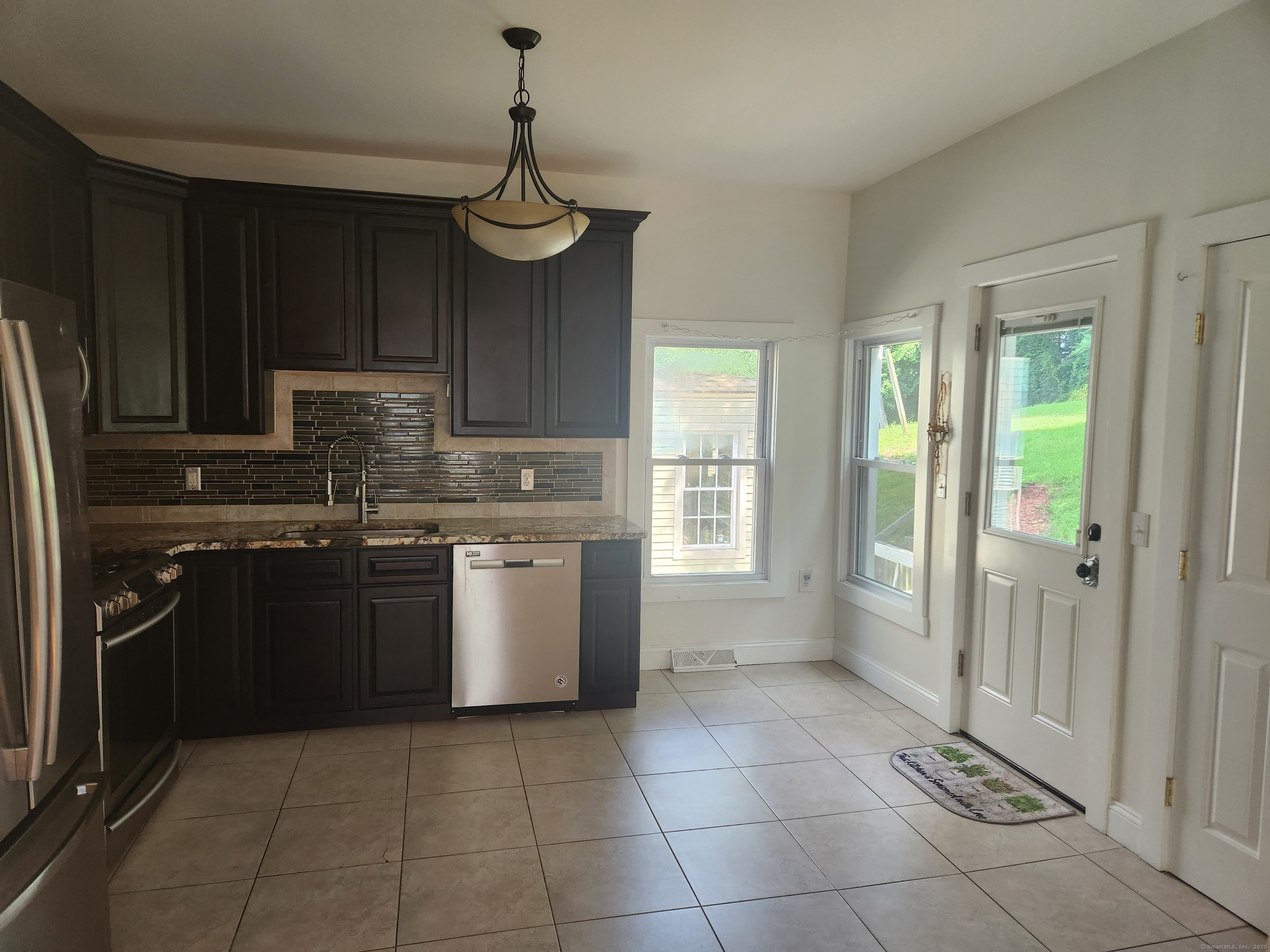 Norwich, Connecticut 06360, United States, 4 Bedrooms Bedrooms, ,3 BathroomsBathrooms,Residential,Active,174167