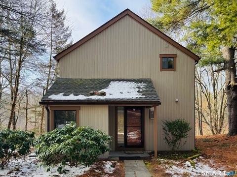 Photo of 2 Highland Square #2, Avon, CT 06001 (MLS # 24149394)