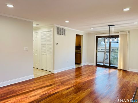 Tiny photo for 2 Highland Square #2, Avon, CT 06001 (MLS # 24149394)