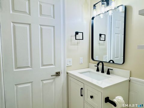 Tiny photo for 2 Highland Square #2, Avon, CT 06001 (MLS # 24149394)