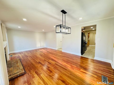 Tiny photo for 2 Highland Square #2, Avon, CT 06001 (MLS # 24149394)