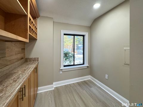 Tiny photo for 2 Highland Square #2, Avon, CT 06001 (MLS # 24149394)