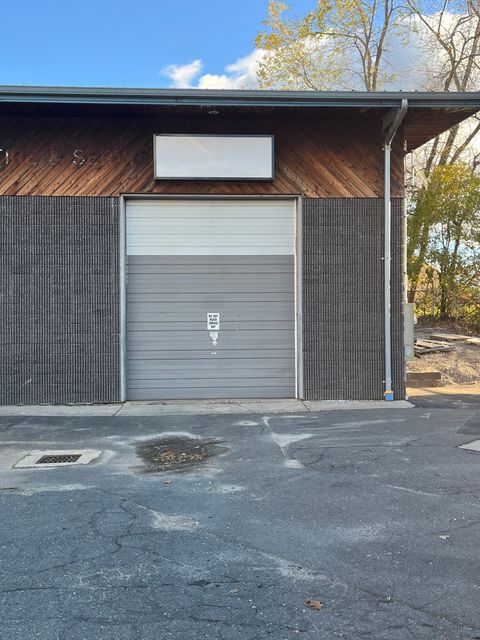 Photo of 515 Broad Street, Bristol, CT 06010 (MLS # 24132601)