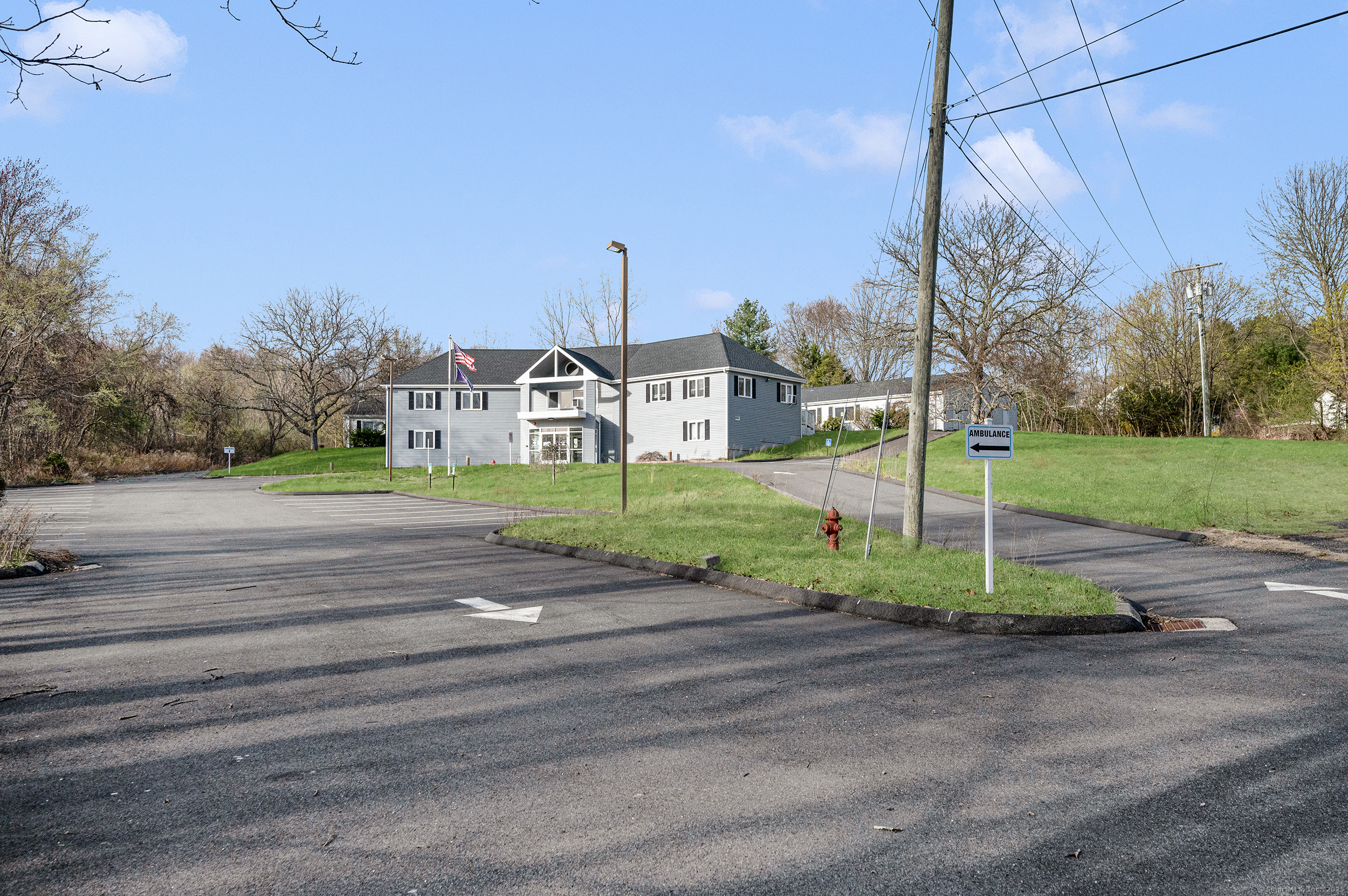 560 Woodbury Road