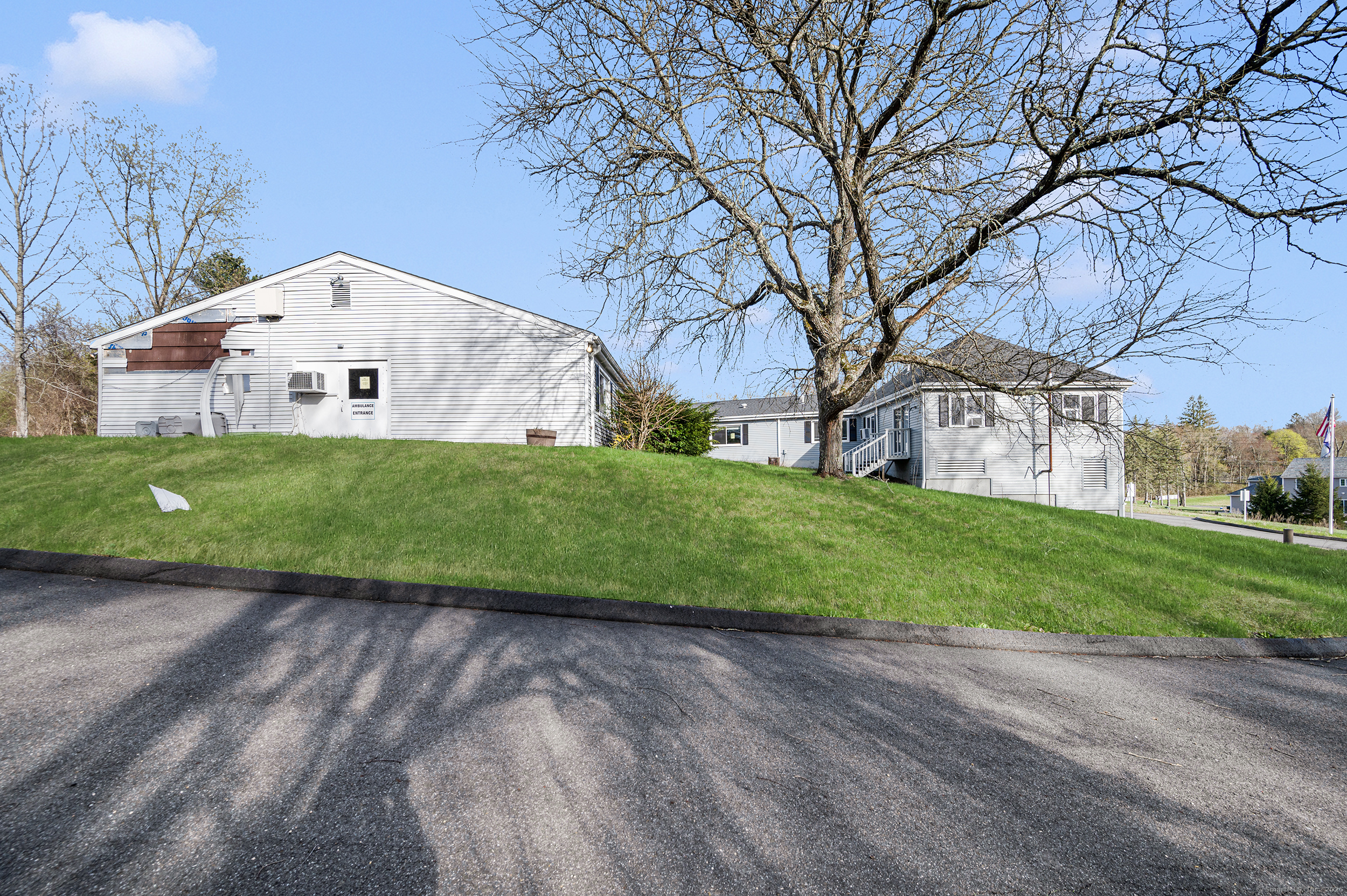 560 Woodbury Road