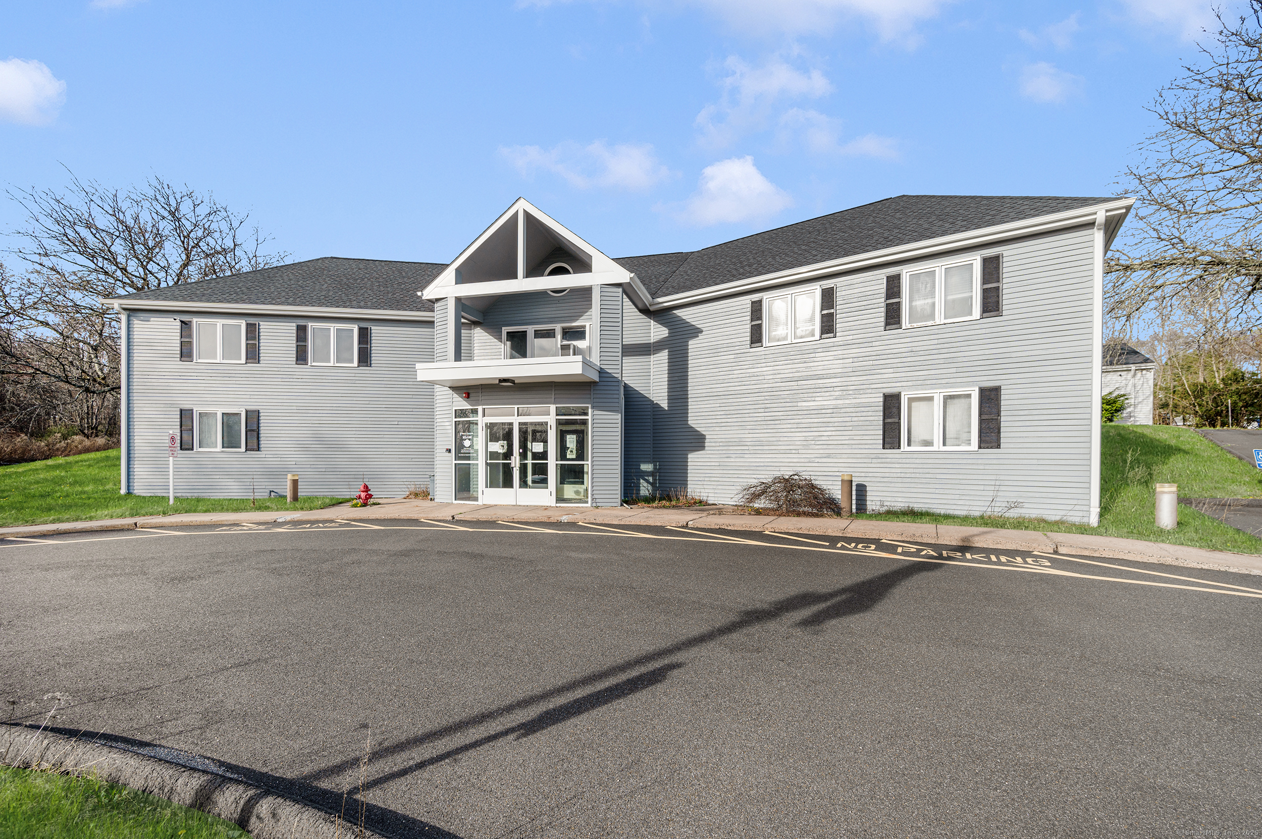 560 Woodbury Road