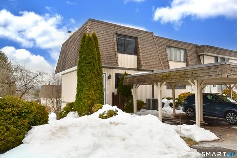 Condo For Sale - 24 Pebblestone Circle #24<br/> Suffield, CT 06078