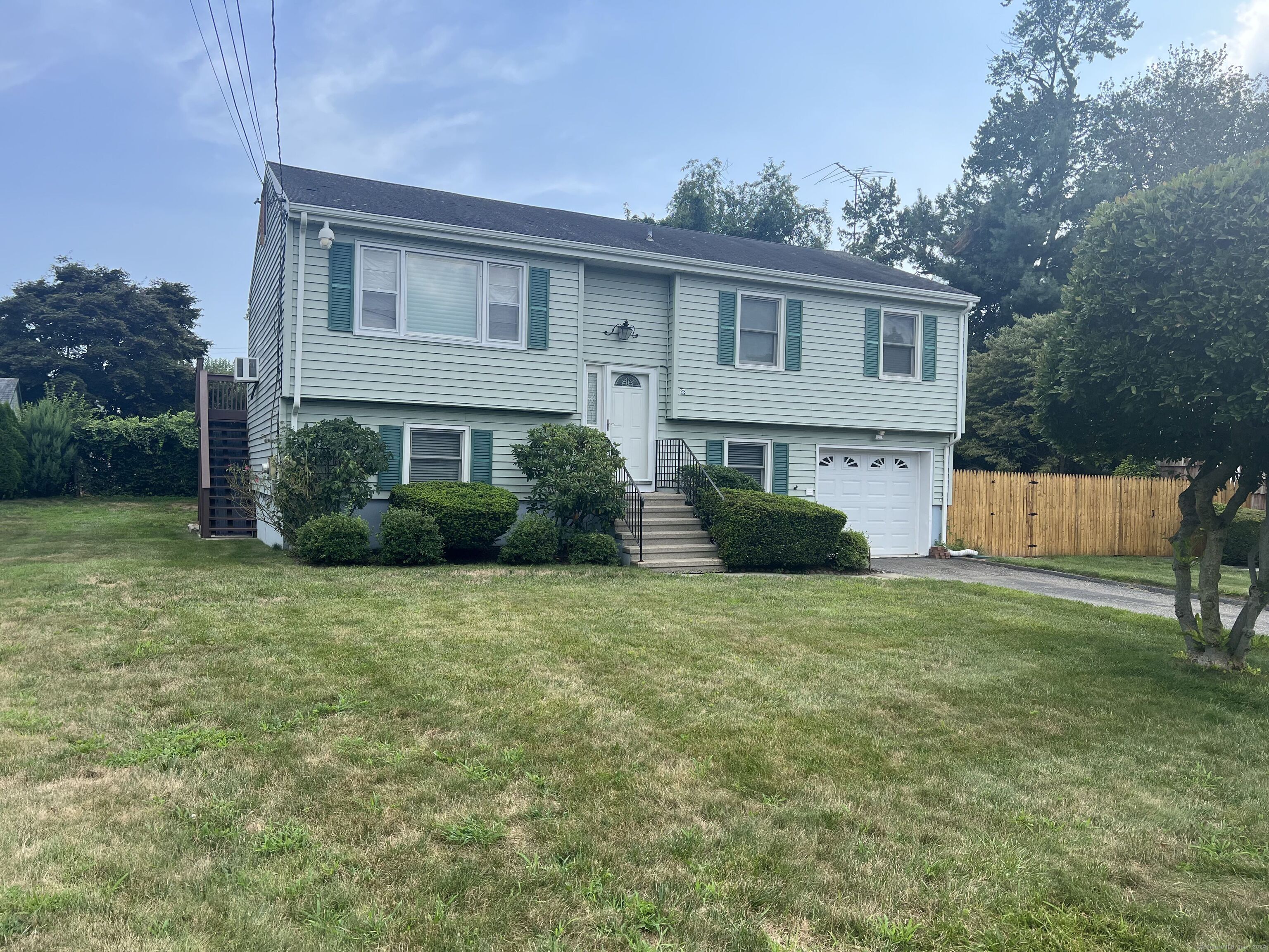 Property for Sale at 23 Pettom Road, Norwalk, Connecticut - Bedrooms: 4 
Bathrooms: 2 
Rooms: 7  - $599,900