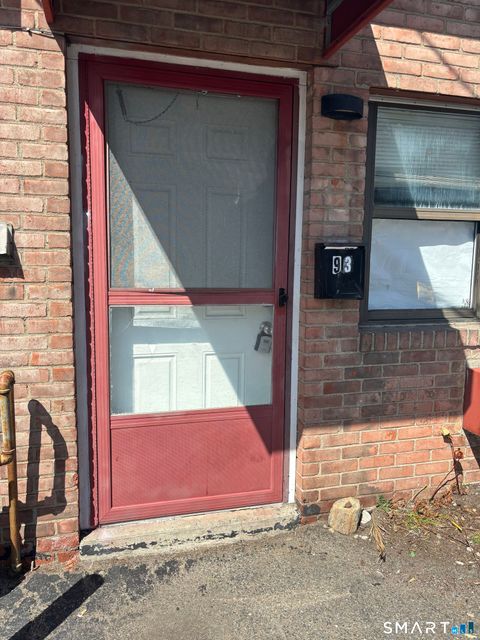 Multifamily For Rent - 89-91 Jetland Place #93<br/> Bridgeport, CT 06605