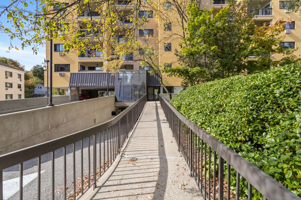 Photo of 970 Hope Street #4J, Stamford, CT 06907 (MLS # 24134515)