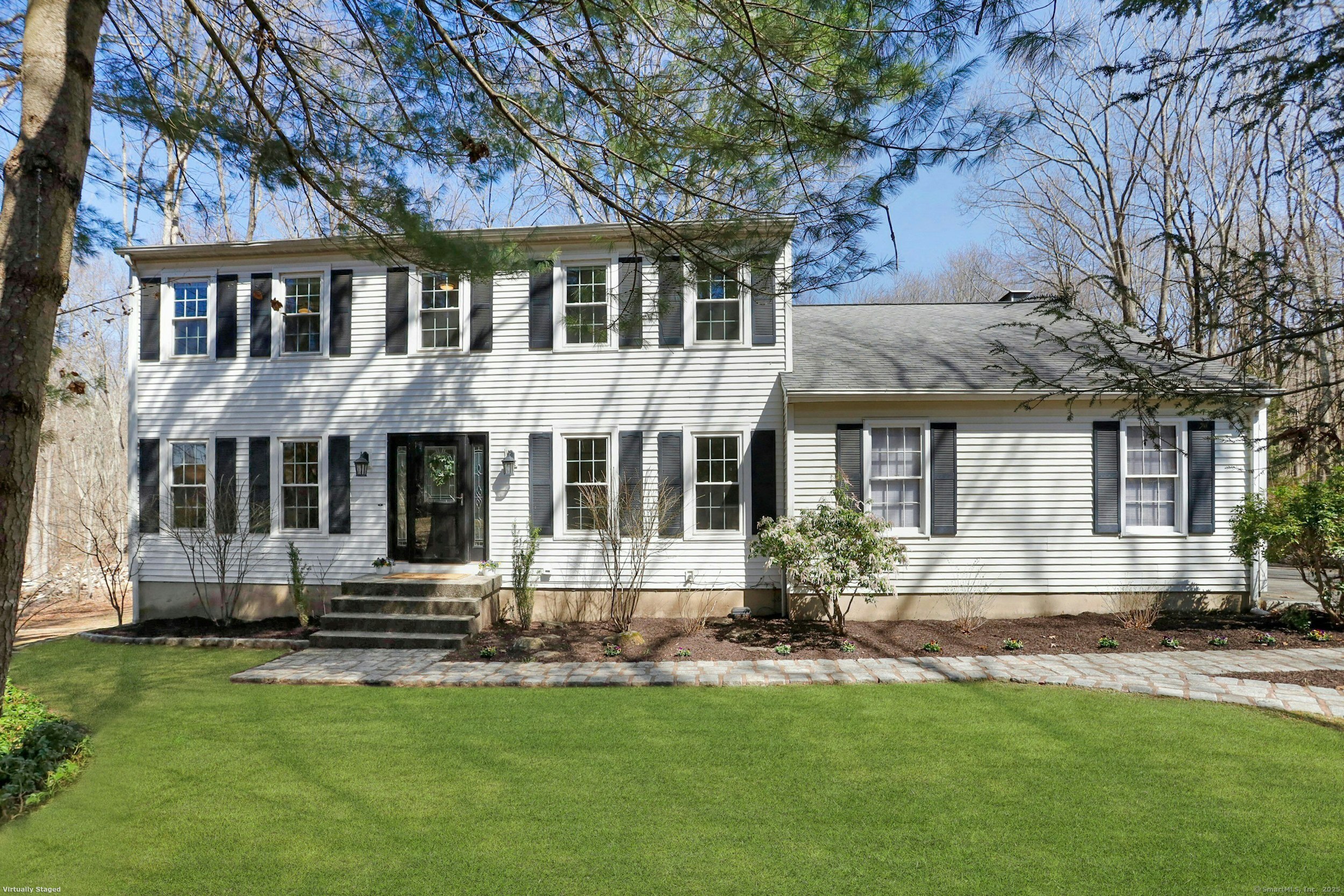Kristy Drive, Bethel, Connecticut - 4 Bedrooms  
3 Bathrooms  
10 Rooms - 