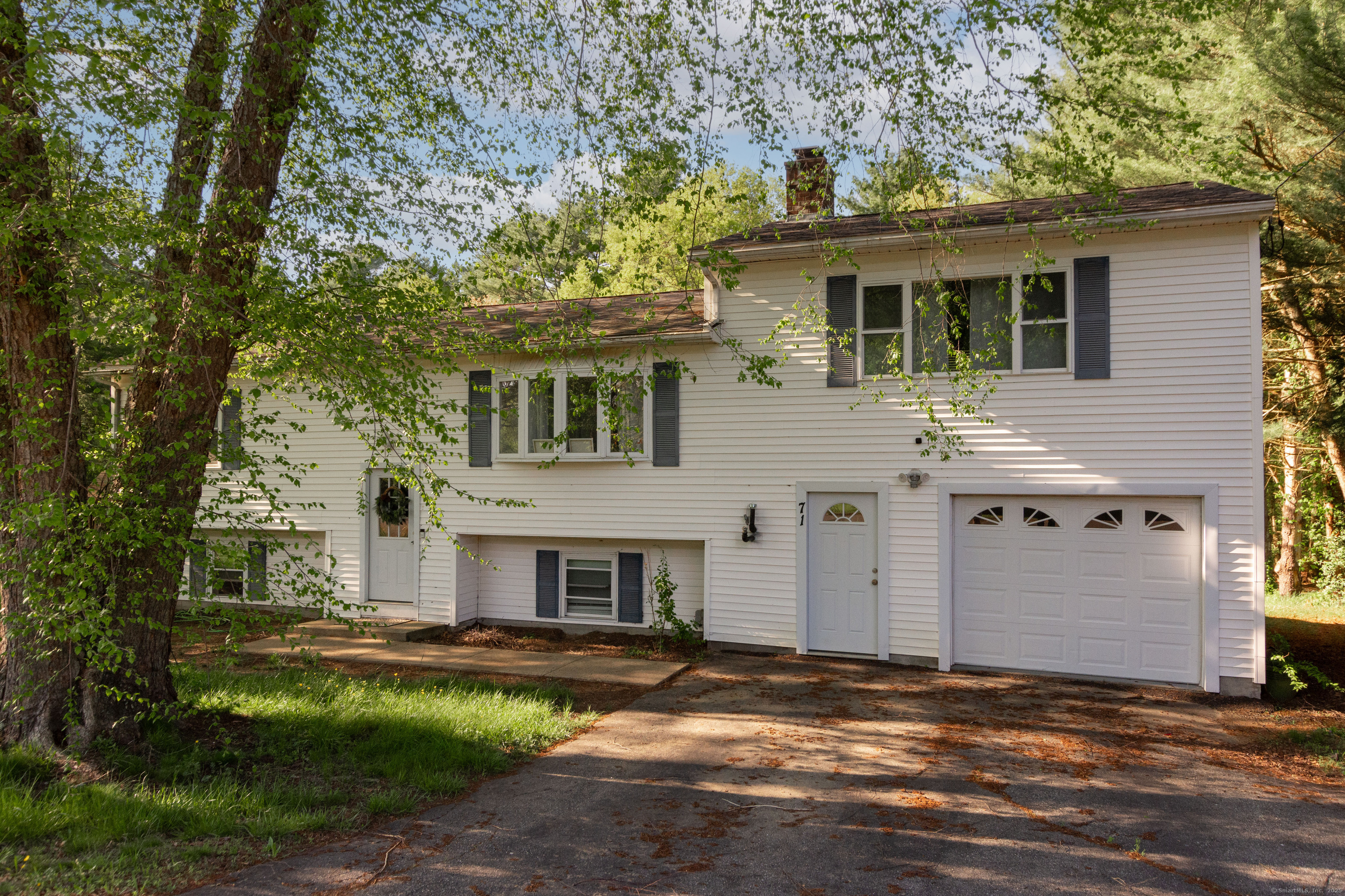 Leha Avenue, Griswold, Connecticut - 3 Bedrooms  
2 Bathrooms  
7 Rooms - 