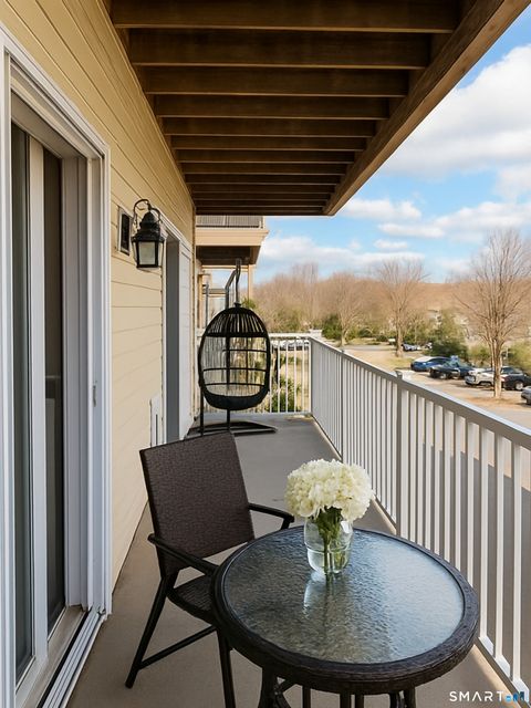 Condo For Sale - 34 Schoolhouse Drive #208<br/> West Hartford, CT 06110