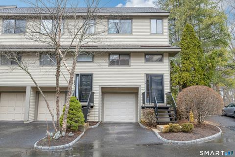 Condo For Sale - 2435 Bedford Street #3A<br/> Stamford, CT 06905