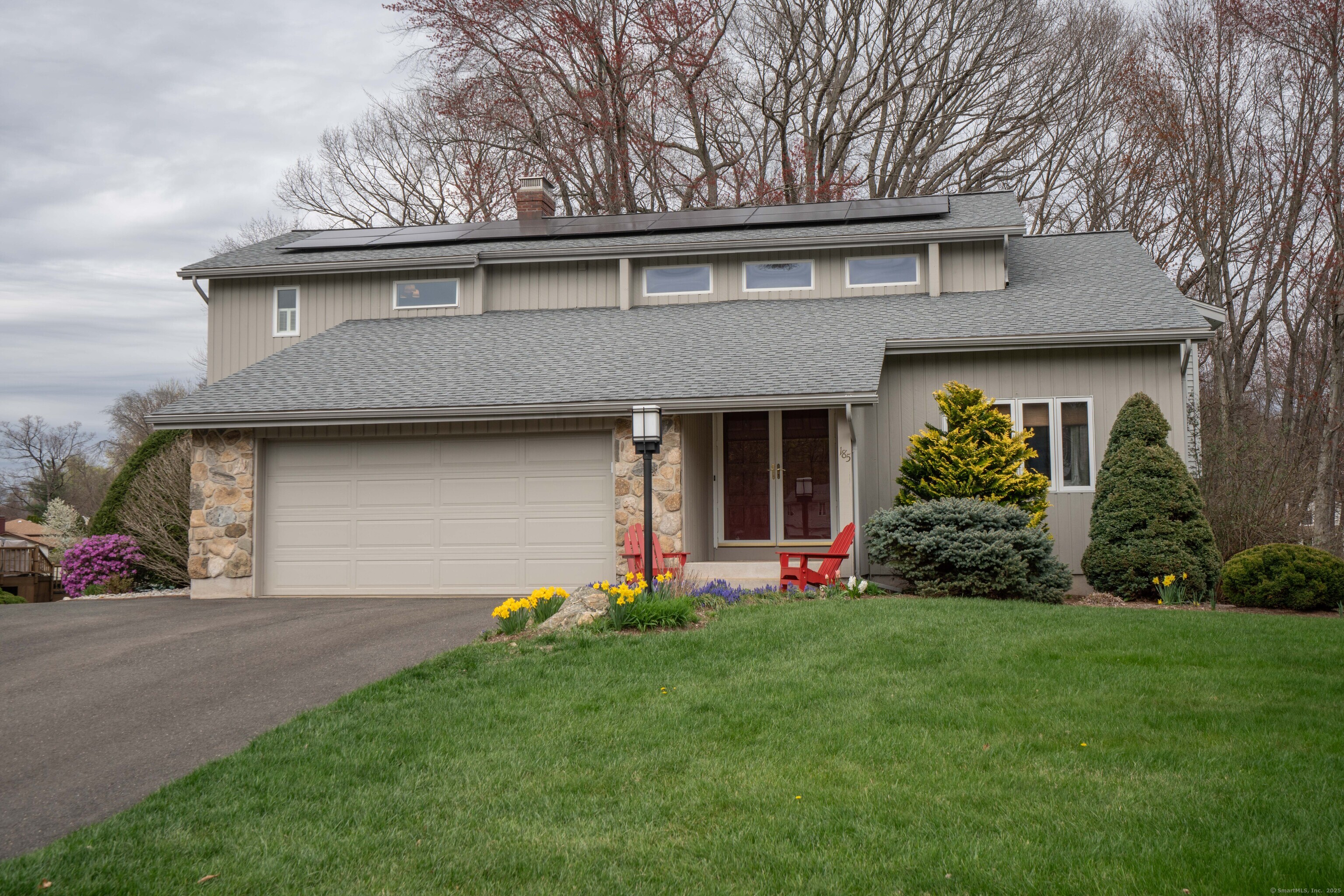Lefoll Boulevard, South Windsor, Connecticut - 4 Bedrooms  
3 Bathrooms  
10 Rooms - 