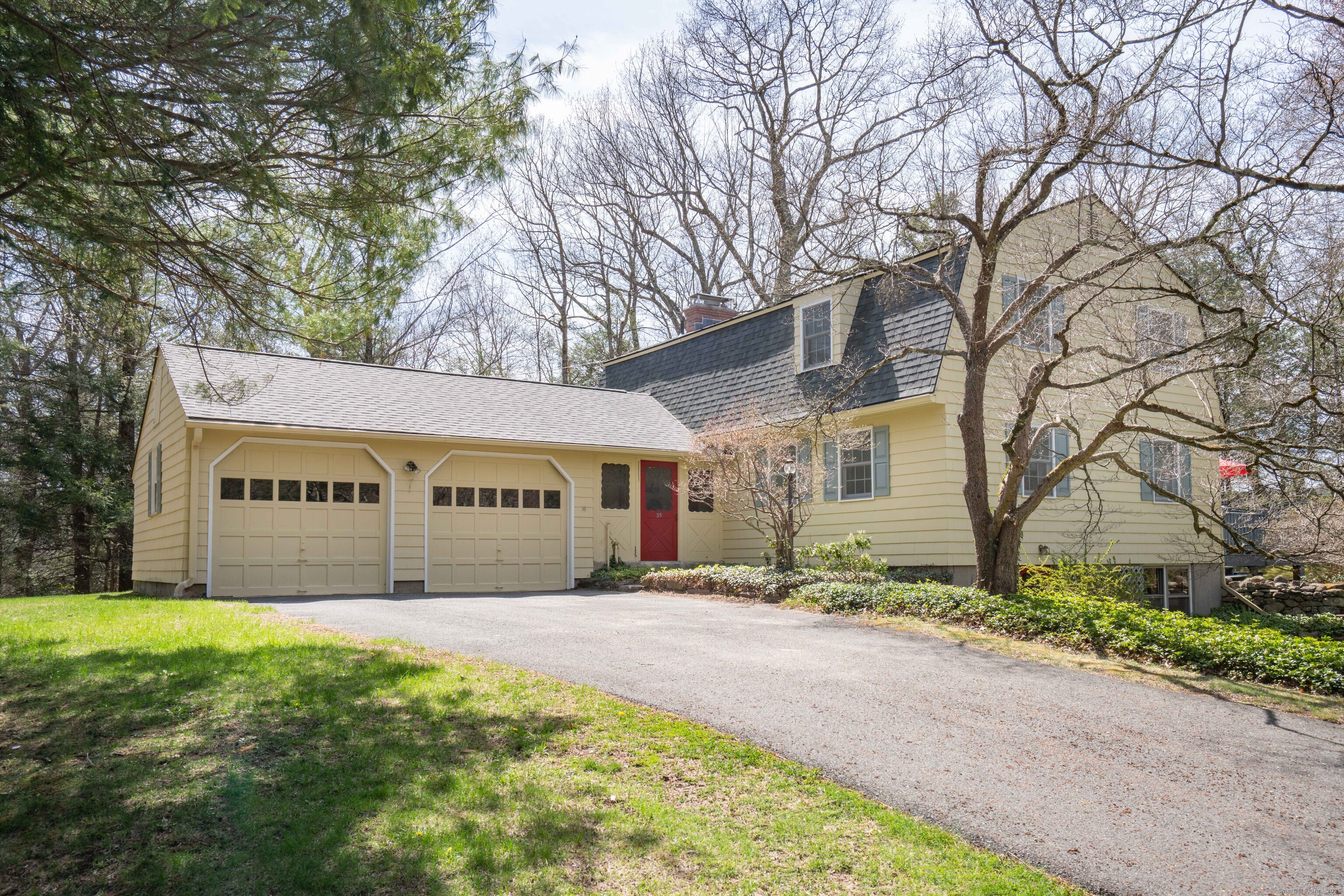 Vineyard Road, Burlington, Connecticut - 4 Bedrooms  
4 Bathrooms  
8 Rooms - 