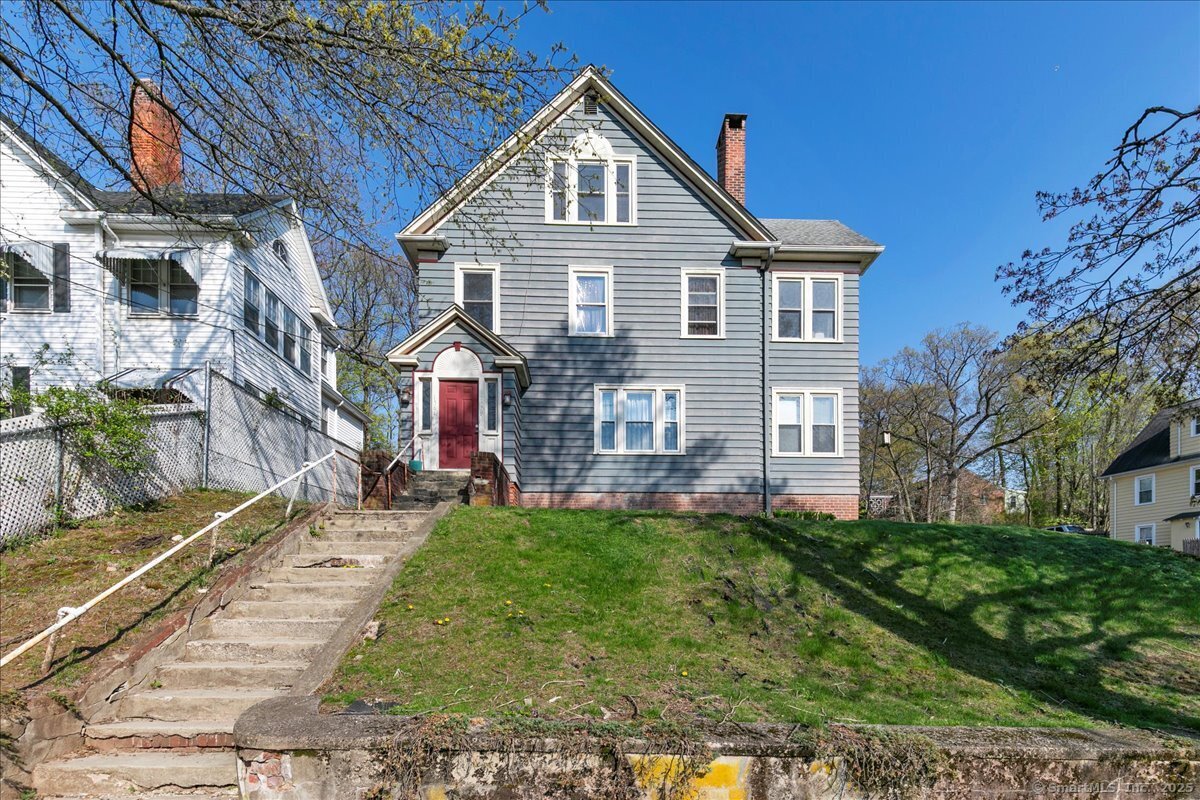 Rental Property at Ella T Grasso Boulevard 3, New Haven, Connecticut - Bedrooms: 2 
Bathrooms: 1 
Rooms: 5  - $1,800 MO.