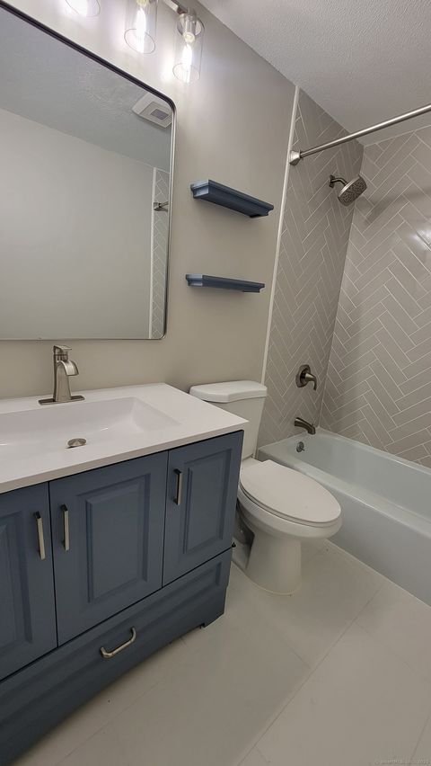 Tiny photo for 239 Old Farms Road #15B, Avon, CT 06001 (MLS # 24132954)