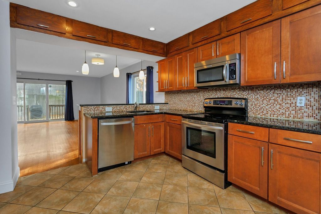 Photo of 52 Randall Avenue #APT 8, Stamford, CT 06905 (MLS # 24139004)