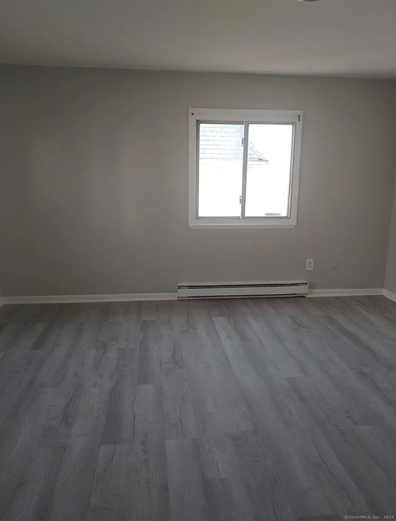 James Street 3rd Floor, Bridgeport, Connecticut - 1 Bedrooms  
1 Bathrooms  
4 Rooms - 