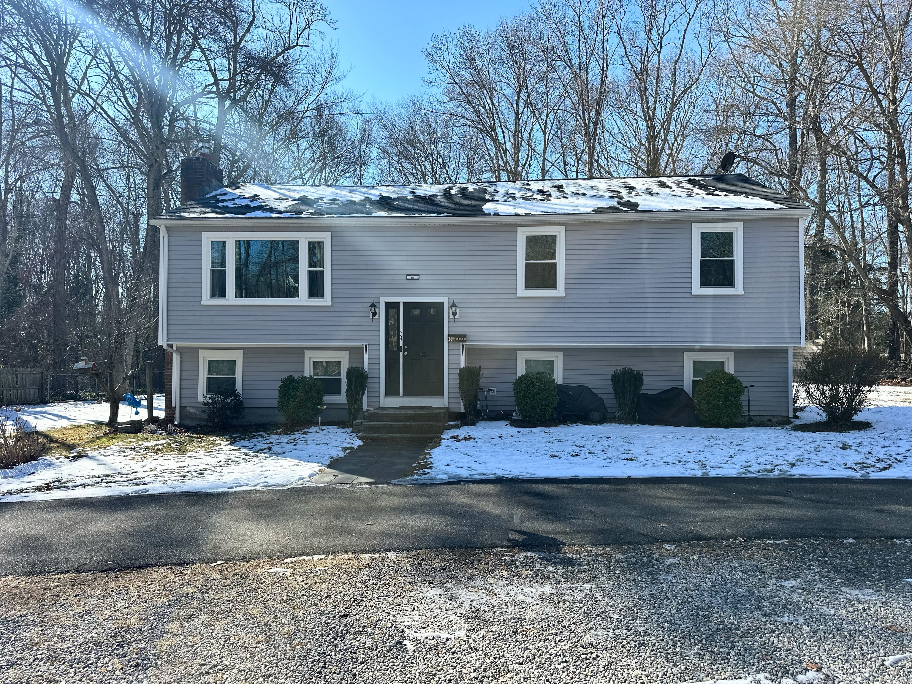 Brush Hill Road, Clinton, Connecticut - 3 Bedrooms  
2 Bathrooms  
7 Rooms - 