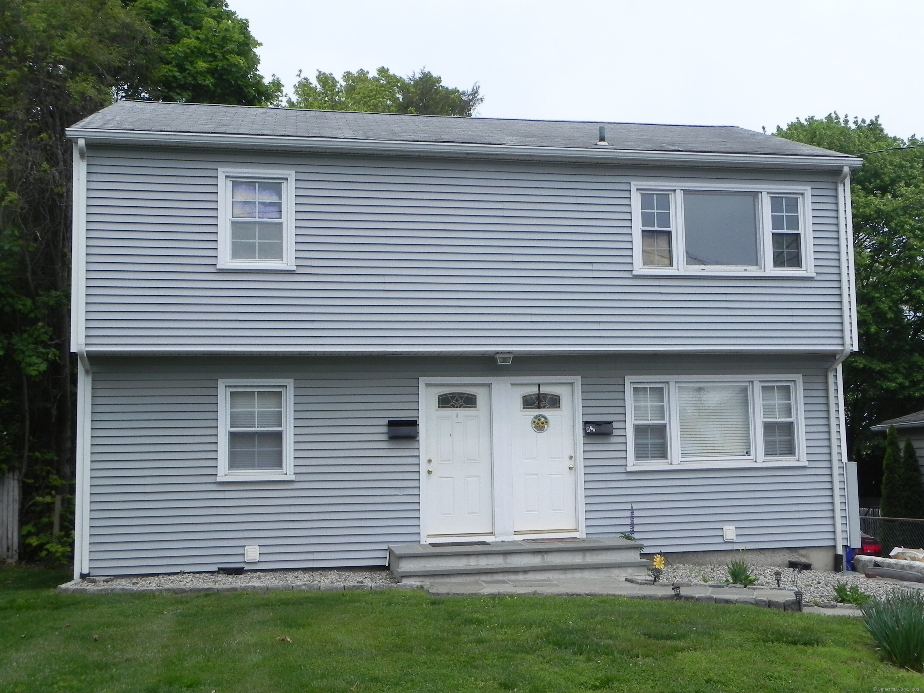 Girard Street 2, Norwalk, Connecticut - 2 Bedrooms  
1 Bathrooms  
4 Rooms - 