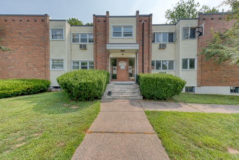Condo For Sale - 20 Thompson Road #APT 8A<br/> Manchester, CT 06040